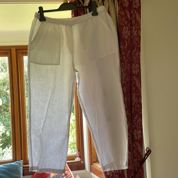 Yarra Trail size 12 3/4 white linen pants. Has pockets. Generous size - Picture 4 of 4